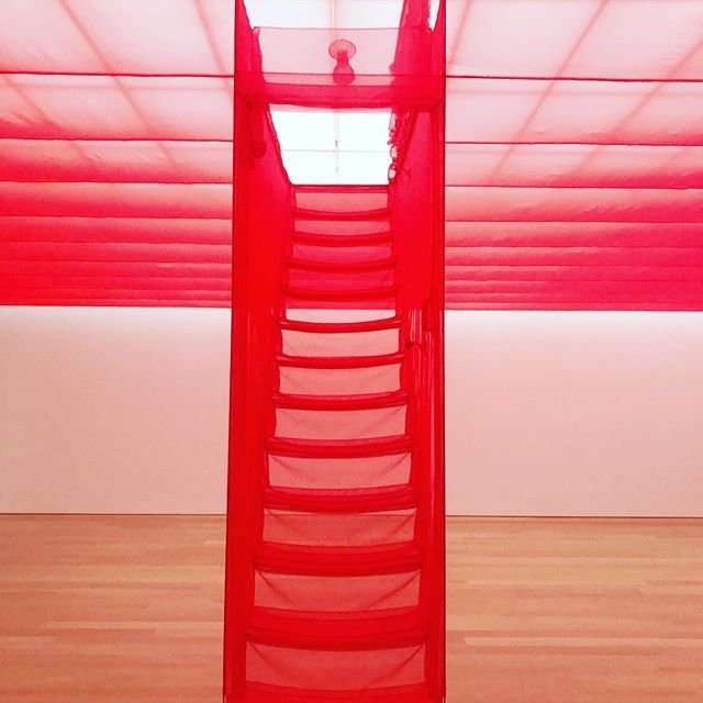 Do Ho Suh @museumvoorlinden ❤️
.
.
.
.
#dohosuh #voorlindenmuseum #love #art #instaart  #red #stairs