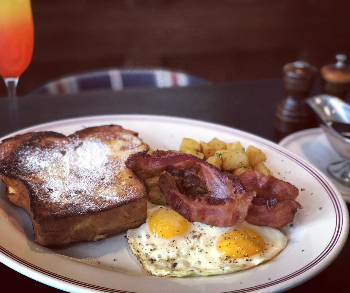 chowder_house's tweet image. Wake up! ☀️It's time for brunch! 🍳