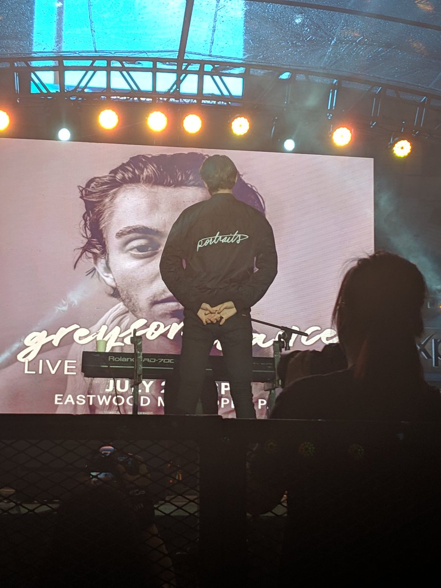 brandy13244's tweet photo. Thanks @greysonchance for the perfect evening! Thank you for the good luck wishes for me and my bf, also the surprise goodbye from your car!🥰😭You are the best! Can't wait for what's next! (I'm the guy from Germany)
#GreysonChanceLiveInManila
#GreysonChanceMNL https://t.co/osPKI7o13O