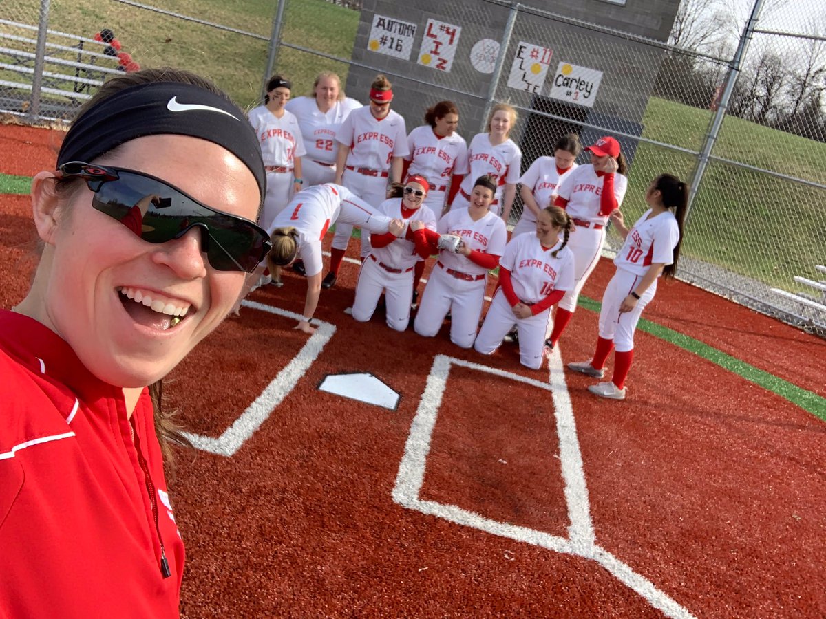 WellsExpressSB's tweet photo. Happy Birthday to the best Assistant Coach we could asked for, Coach T!🎉🎈 #personalitypic https://t.co/Fy4sPyjsoJ