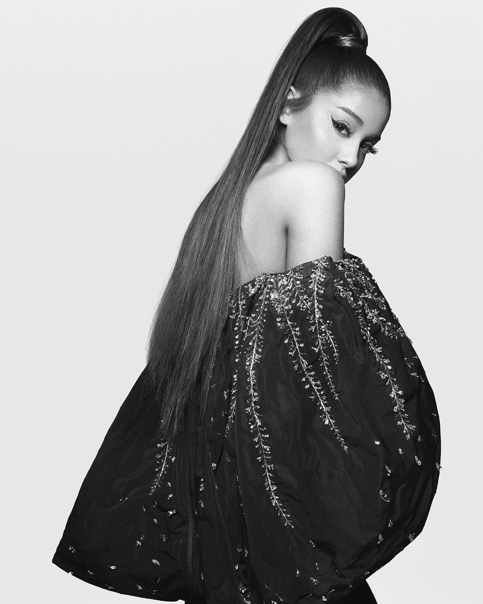 jmtastexx's tweet photo. 아리아나 그란데 Ariana Grande (p: Craig McDean), Givenchy F/W 2019 Campaign. 1/3 https://t.co/yUWnrMqoNt