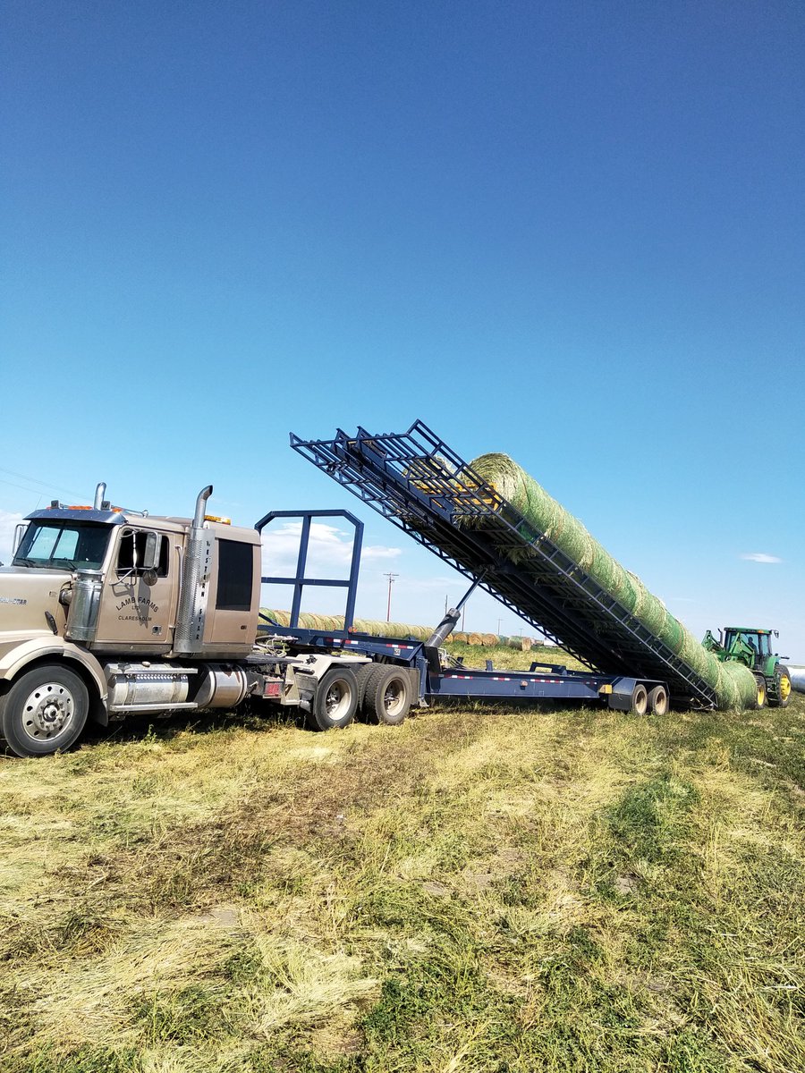 JoshFankhauser1's tweet image. Moved a few 1000 bales with the new homebuilt bale trailer so far no major issues. Capacity of 30 bales, self unloading. 3 months of work last winter. All design and work done inhouse right down the the paint. If you can't buy what you want  then you just have to build it.