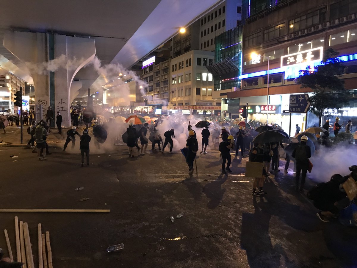 atomaraullo's tweet photo. Happening now #HongKongProtests https://t.co/bVtXnvW5Jm