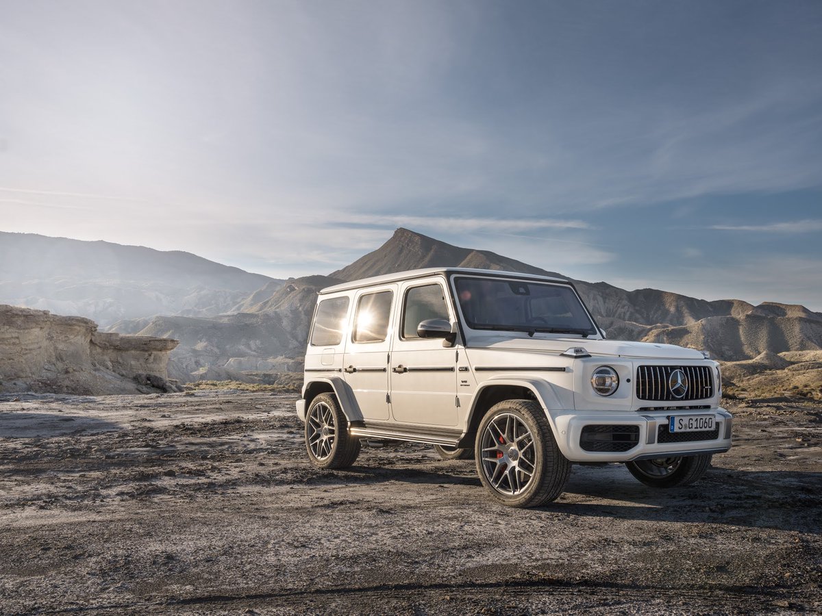 MercedesBenzKSA's tweet photo. ما أجمله من منظر وما أحلاها من سيارة 🌵
Source: @salehnikon
#GClass #GWagon #40YearsGClass #MercedesBenzME #TheBestOrNothing #Luxury #Elegance #Design #Performance https://t.co/4Sm6AIjwfD