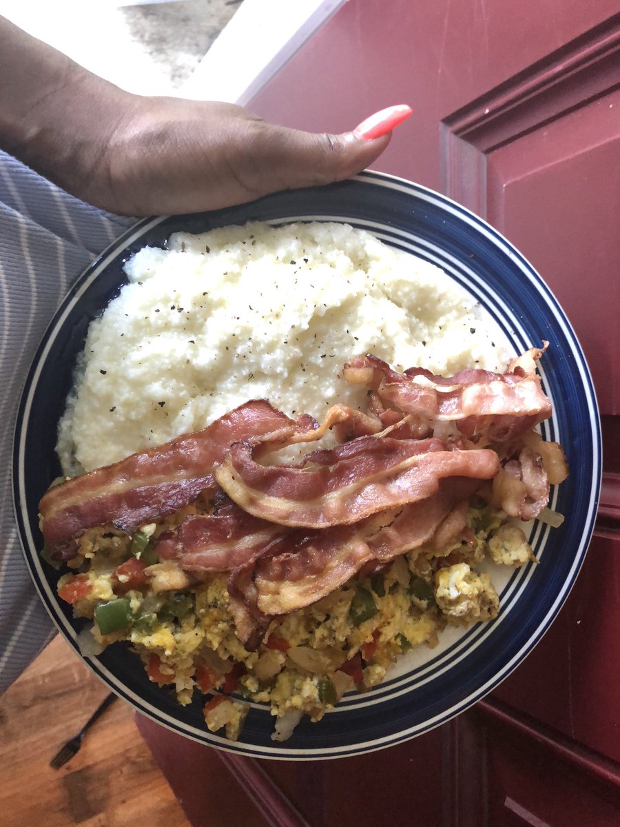 Grits, bacon & loaded eggs 