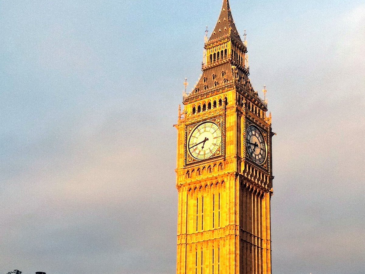 武士の Sur Twitter エリザベスタワー ビッグベンはウェストミンスター宮殿時計塔にある大時計の愛称である ビッグベンがあるロンドンの 時計塔はエリザベスタワーに改称された ビッグベン ロンドンアイ ウェストミンスター宮殿 ロンドン イギリス