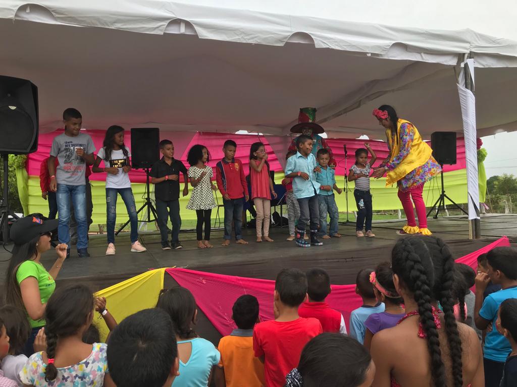 JuninFPO's tweet photo. Una divertida e inolvidable tarde de juegos pasaron las hijas e hijos de petroleros de PDVSA #DivisiónJunín celebrando el Día del Niño

Recreadores y el personal de la Gerencia de Recursos Humanos y la superintendencia de Calidad de Vida         compartieron con los consentidos https://t.co/oQUwVIK6Mr
