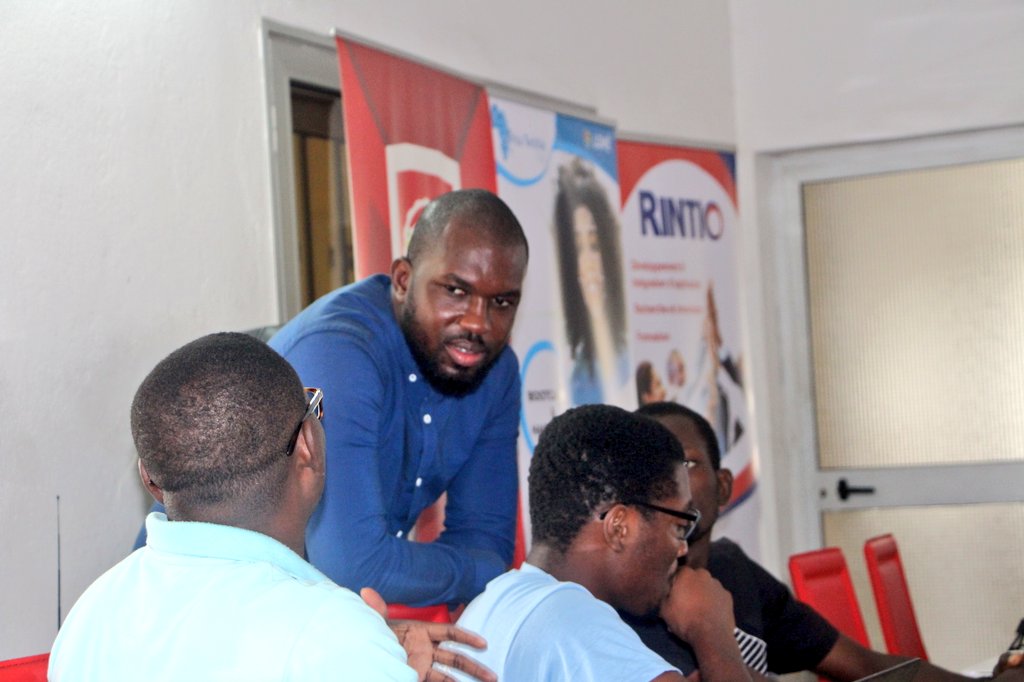 Hackathon <a href="/africatechup/">Africa TechUp Tour</a> Tour à <a href="/woelab/">HubCity WoeLab</a>. Derniers réglages des équipes avant la séance de pitch. Ils présenteront les solutions qu'ils ont développé durant ces deux jours. @sename_ <a href="/ImpactHubKigali/">Impact Hub Kigali</a> <a href="/Donilab1/">DoniLab</a> <a href="/BabyLabCI/">BABY LAB</a> <a href="/KumasiHive/">Kumasi Hive</a> <a href="/BLOLAB_BENIN/">BLOLAB Officiel</a> <a href="/ImpactHubBKO/">Impact Hub Bamako</a> <a href="/ImpactHubAccra/">Impact Hub Accra</a>