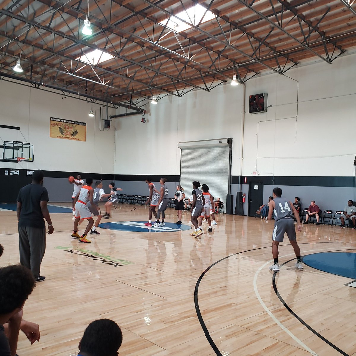 JustUsBasketba1's tweet photo. PowerHouse Hoops Just-Us 15u vs Game Elite Big 5 (GA) at the @tiphoops Big Time Tournament in the Elite 8! @powerhousehoops
#BigTimeVegas #JUBC #JustUsBasketballClub #PowerhouseHoops #PHH #UAA #UABasketball #WCEΒ #SouthPhoenix #ClassOf2022 https://t.co/RnsL9aFeA1