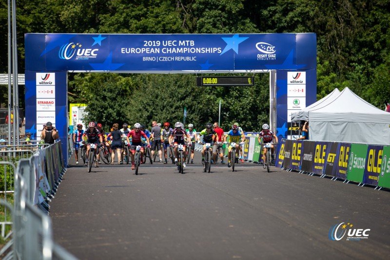 BritishCycling's tweet photo. 🇬🇧 GB Cycling Team in check in Czech 🙌

European medals for @harry_birchill and @HHatt1e, and a fine effort from @FrazerClacherty 🥉🥉

#EuroMTB19 REPORT 👉https://t.co/BqsadRNJRe https://t.co/2xRKkggTvo