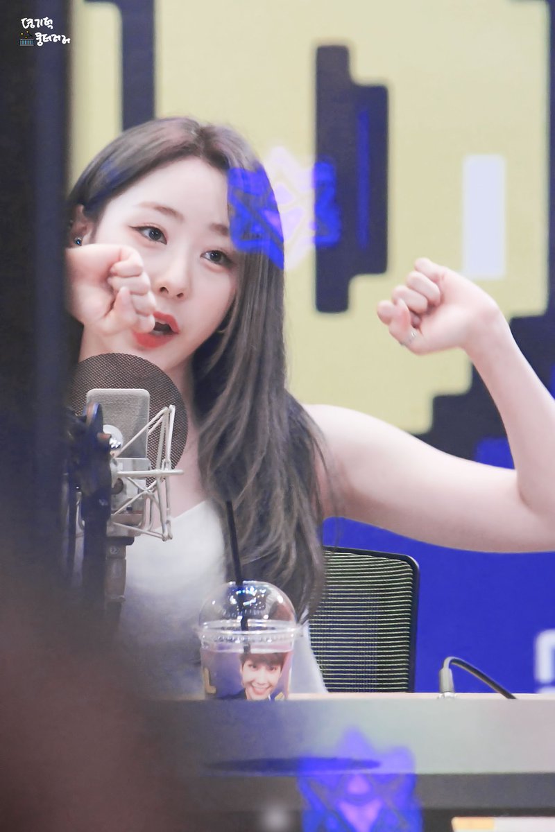 190717 아이돌 라디오

빨리 올리고 싶었는데😭
#우주소녀 #연정 #WJSN #YEONJUNG <a href="/WJSN_Cosmic/">우주소녀</a>