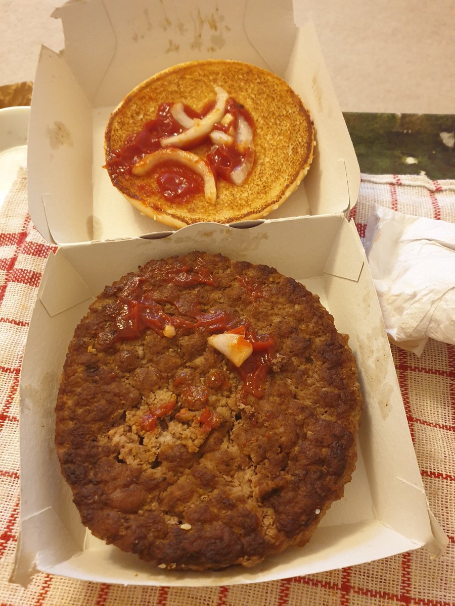 Ladybird_Jen's tweet photo. @McDonaldsUK this is apparently a quarter pounder with cheese from your 704 store (Warrington). Not the 1st time I've had issues there. Sick of it! 🤬 https://t.co/e3mkX8NFvQ