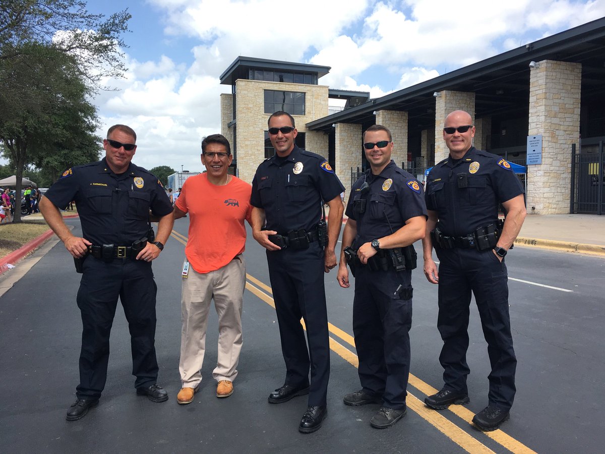 stevefloresTX's tweet photo. We’re #onefamilyonefuture &amp; #one community! So proud of our @RoundRockISD @RRISD_PIEF @roundrockpolice for coming together for Back to School event! We served over 5500 students &amp; families! 12000+ walked thru @RRExpress’ Dell Diamond! Partnerships matter! We are better together! https://t.co/Xfg5VKhmBu