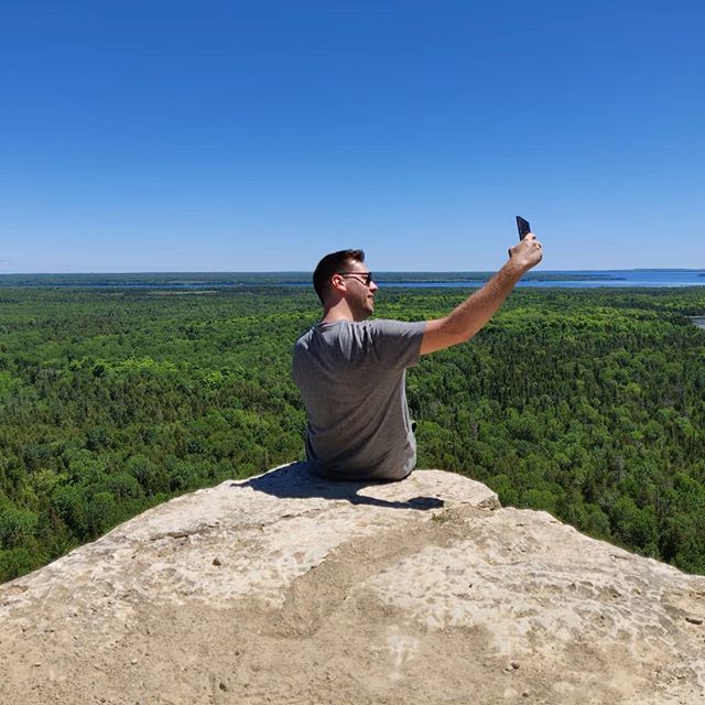 BelgianTechy's tweet photo. Do it for the gram! 🤟
.
.
.
#canada #visitcanada #canadian #hiking #walk #hike #hikingadventures #traveldestination #travelphotography #travel #travelgram #traveller #travelling #travelblogger #travelguide #selfie #cliff #walking #nature #forest https://t.co/vINav1Eeme https://t.co/fyFxsVKTHW