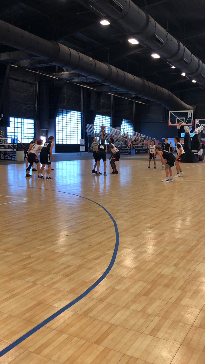Hoops5280's tweet photo. Game 3 for the U16 Black team against Team Expert https://t.co/RgL5ABZADj