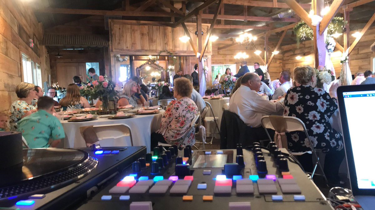 DJRnB_'s tweet photo. A new venue, new equipment and a new bride n groom. 🙌🏽 #millardscrossing 

🎥📸: @BigC1293 
🎶: @allthingsrnbTX https://t.co/P1EblBCwWD