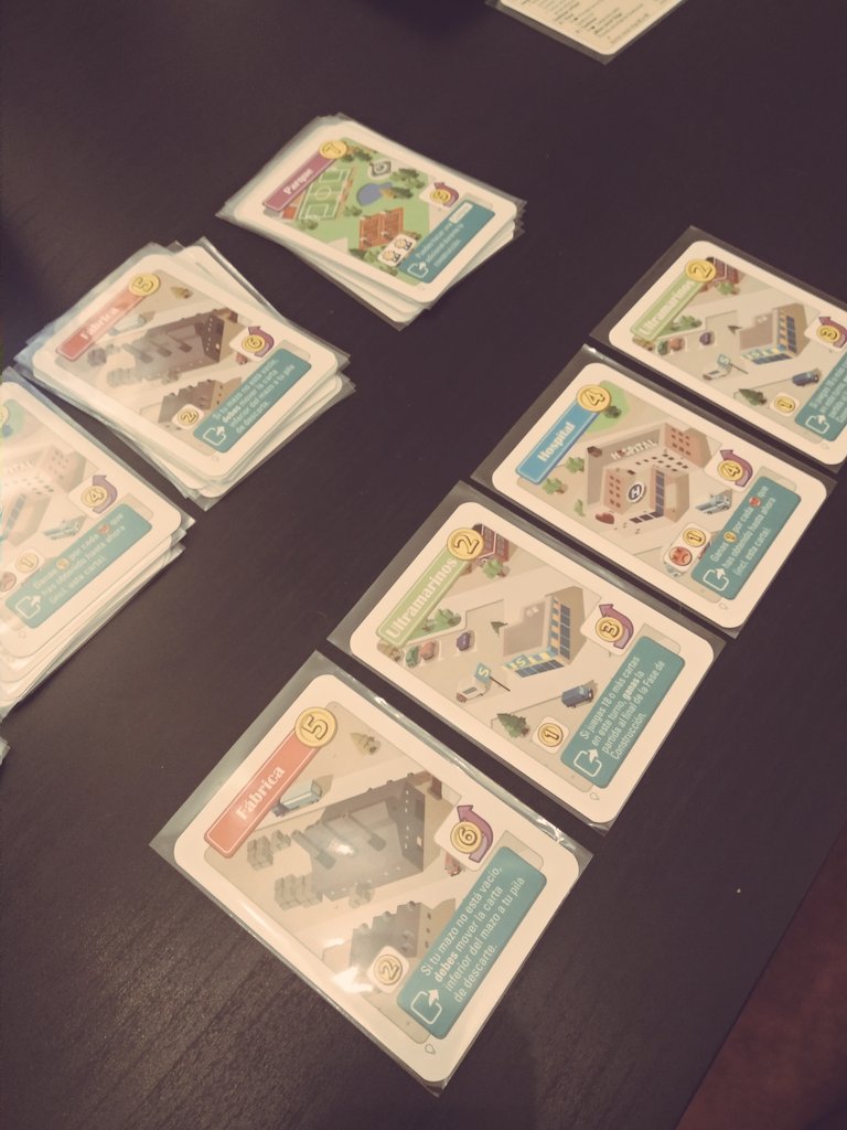 Tesse_Raptor's tweet photo. Estas son nuestras adquisiciones de los #summerdays de @PlaySDGames y una partidita en la que hemos jugado @Jose_Man_F_S y yo 😊
Muy chulo este #DesignTown ! No queda pendiente el #GunsAndSteels ! https://t.co/nVBcpPwlU5