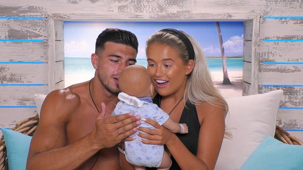infcnty's tweet photo. think about this. 
molly and tommy are official, have been there since almost the start, and are in love. you “THINK” molly isn’t genuine, emphasis on think.
greg and amber are getting to know eachother. 
it’s obvious that molly and tommy should win. #loveisland https://t.co/e8au5J1UU8