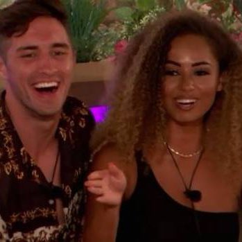 ambersgreg's tweet photo. amber is the only original in the final. she’s been heartbroken &amp; humiliated, but she’s been a bad ass strong woman every single time and come out stronger. she’s let her walls down and learned about herself... and now she’s found greg. VOTE FOR AMBER &amp; GREG ❤️ #loveisland https://t.co/QwhoTDEF7C