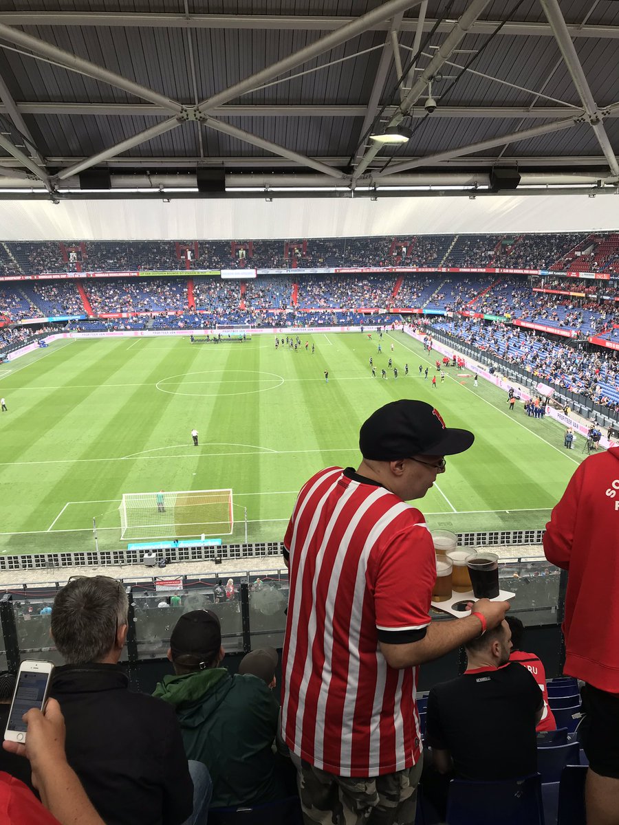 Rickklumper's tweet photo. Toch maar gegaan! Uitvakkie👌🏼 ⚪️🔴⚪️🔴⚪️ #saintsfc #feySOU #Southamptonfc #awaydays https://t.co/d94rS1YcOw