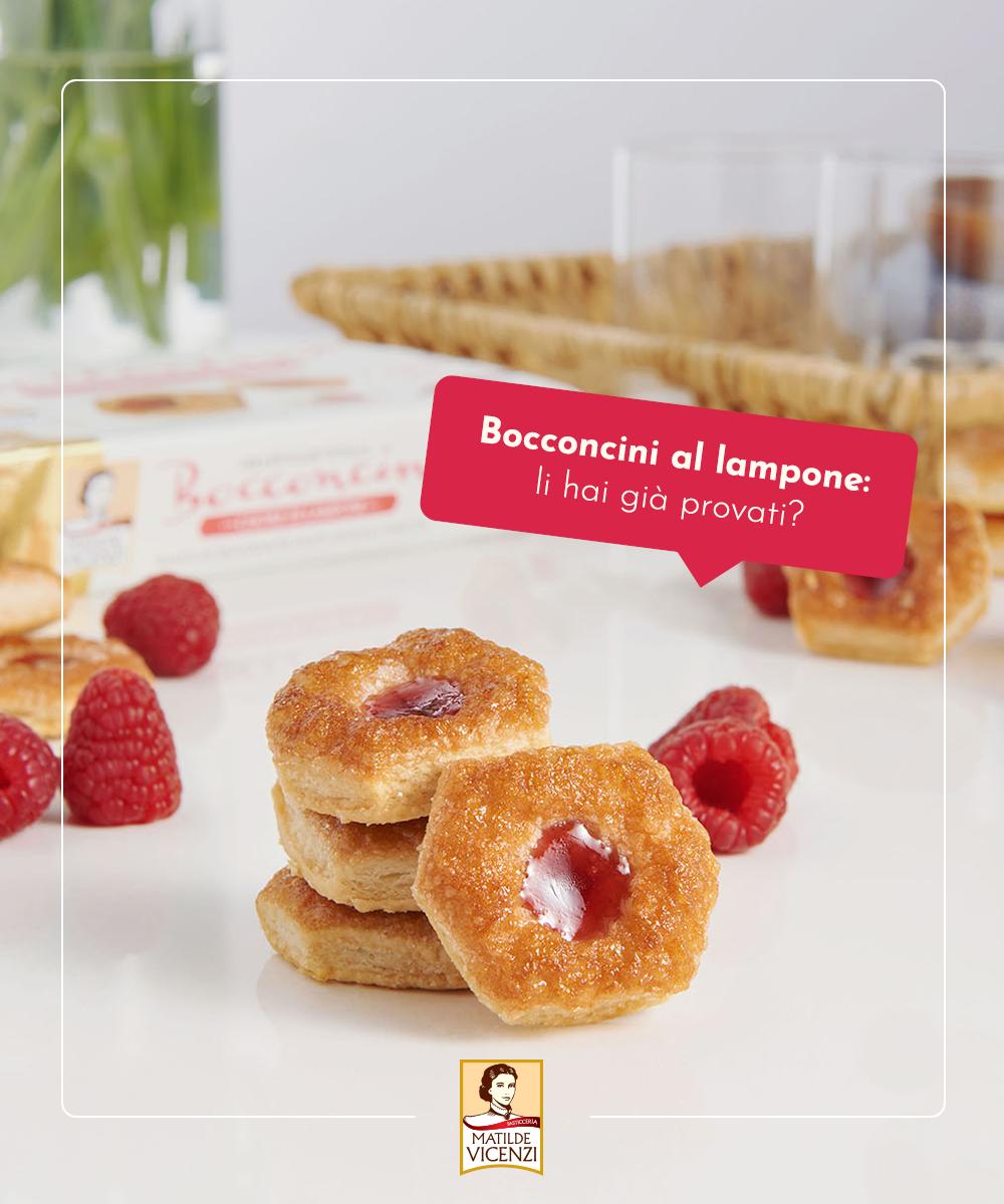 Una golosa confettura di #lampone racchiusa in un fragrante #pasticcino di #sfoglia: prova i miei nuovi #Bocconcini con cuore di lamponi. Non riuscirai a resistere!