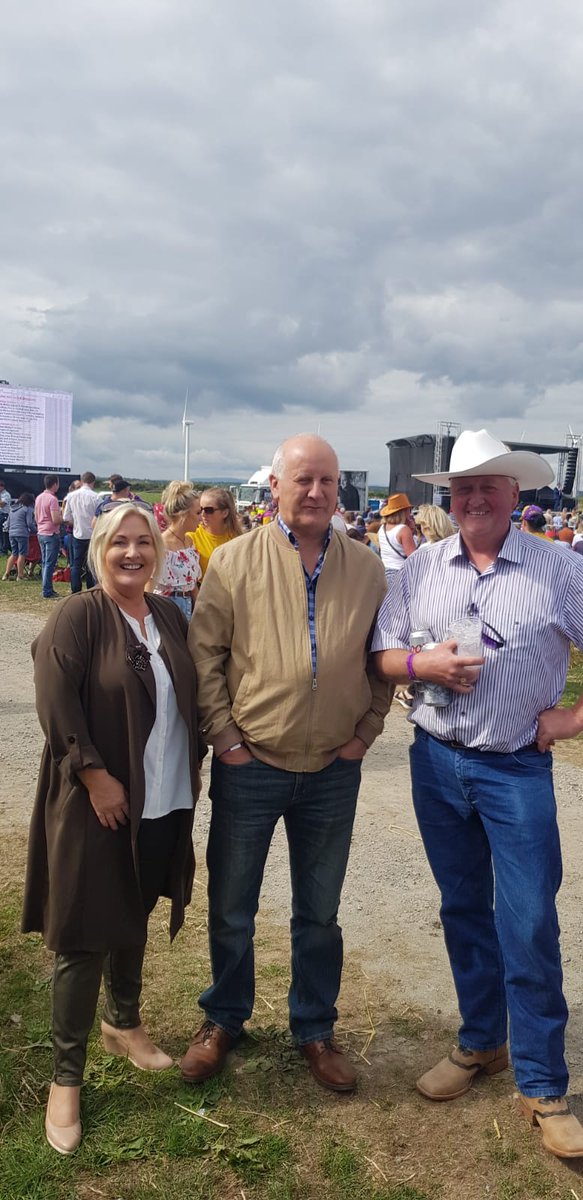 VeronaMurphyInd's tweet photo. Rosslare Field Day this afternoon and then tapped it out in #Killag Southeast Country Music Festival
We have wonderful volunteers and community spirit across our County. https://t.co/WY4ZcCZzYA