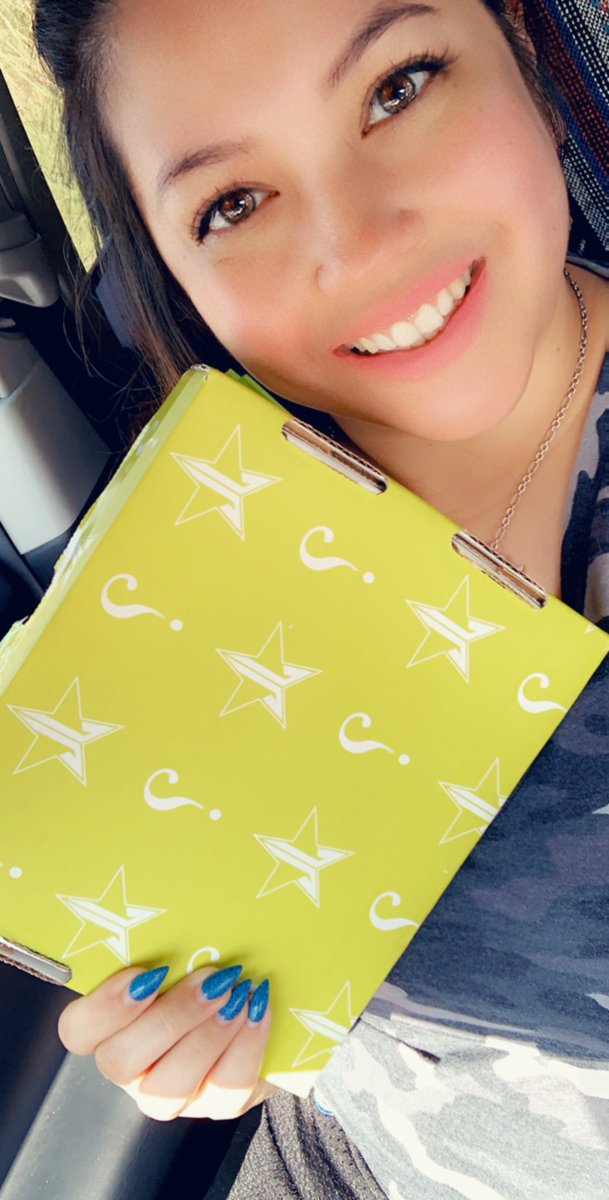 Plur_Kitten's tweet photo. I’m so excited!! My #jeffreestarmysterybox arrived!! Thinking about doing an unboxing video and have that as my kick off for my YouTube channel? What do y’all think? @JeffreeStar @JeffreeStarMBox #jeffreestarcosmetics #jeffreestarapproved #jeffreestarmysteryboxes https://t.co/VEt5LbtrIJ