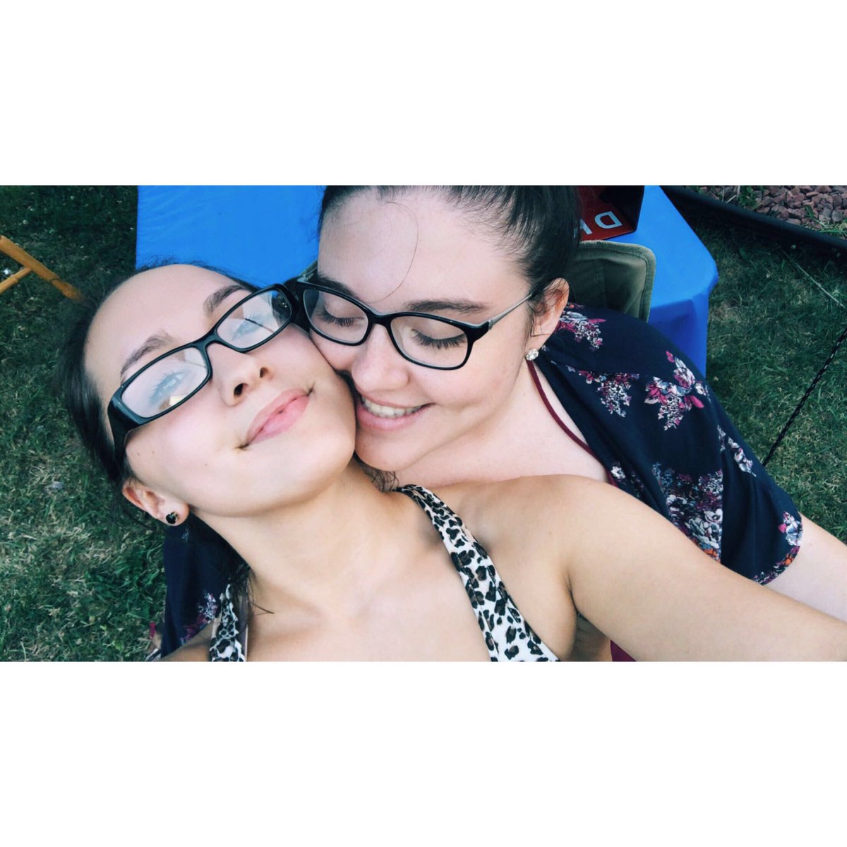lyssx23's tweet photo. Youโd think from how cute the picture is sheโs super sweet to me but in reality the second i sat on her lap she huffed โof fucking courseโ *while rolling her eyes* ๐๐ #itsluv @karilynx3 https://t.co/fxY4wDGtDb