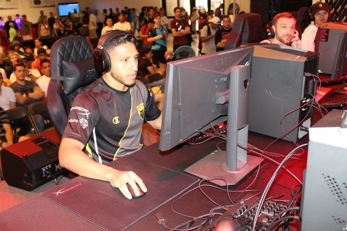 Liz Alvarez tweet media