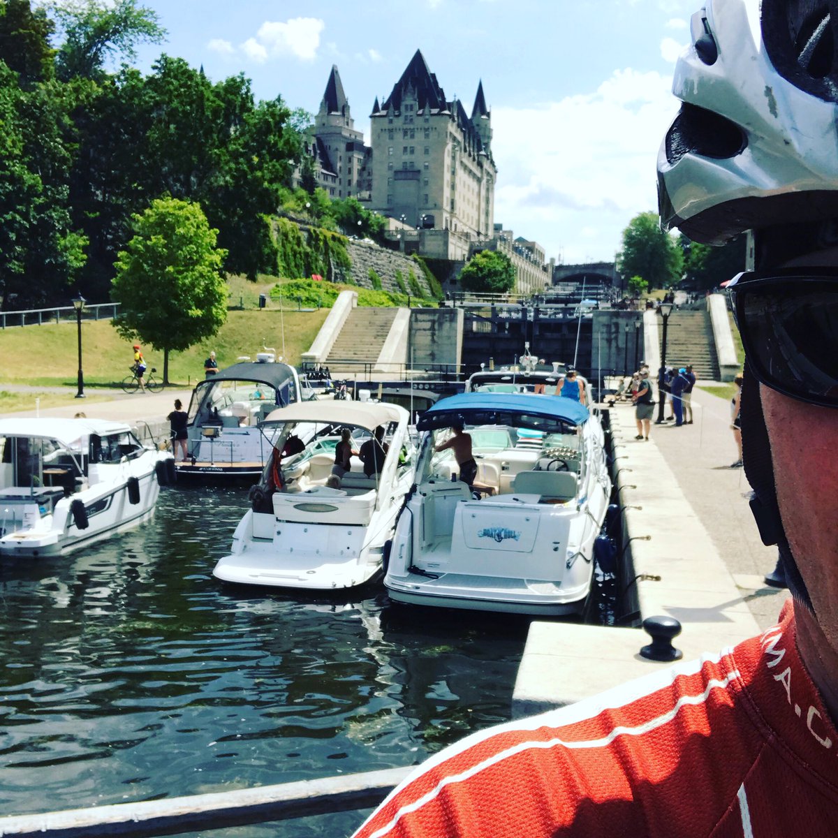 Don’t know who’s 🥵 this aft, us on 2 wheels or the log jammed boaters trying to get through the locks #rideaucanalottawa #chateaulaurierottawa #roadcyclingottawa #summerinottawa2019