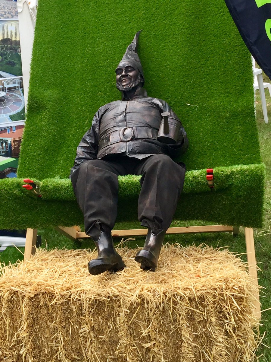 TheHumanStatue's tweet image. 3 days at GORGEOUS @LoseleyGdnShow...Gnomey will sleep well tonight 💤