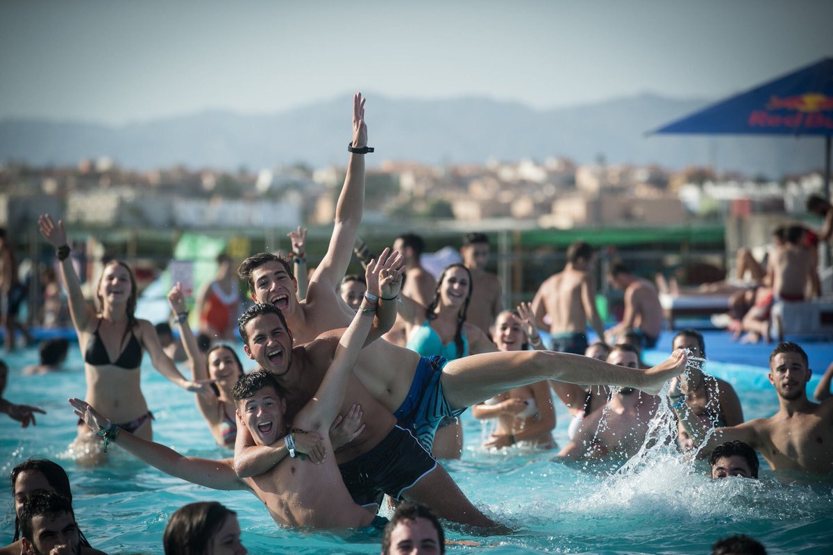 DreambeachFest's tweet image. ¡Qué ganas de un chapuzón! 💦💦 Producto nacional de la mejor calidad de la mano de Impulsa Music Center, Chaman, Animal Sound, Unika FM y Buker.

¡Más de una veintena de artistazos para bailar en nuestra #PoolArea!