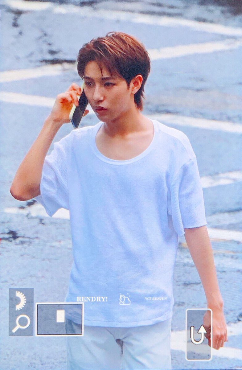 Baekmint's tweet photo. เห็นสองรูปนี้แล้วกุหมดคำจะพูด ทรีตแย่มากอีสัส ให้น้องไปนั่งรถคันอื่นไม่พอ ยังให้น้องหารถเอง แล้วร่ม สต๊าฟหรือการ์ดสักคนก็ไม่มี #protectrenjun https://t.co/8dV14V3J7u