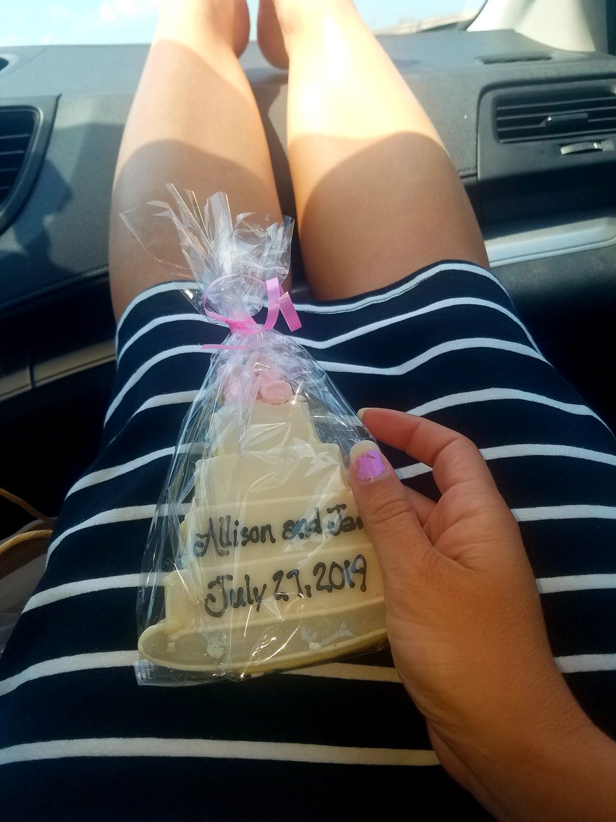 JennyDickson222's tweet photo. Last #vacationrun this AM :( #sad it's over but #thankful we could go! 7 day vacay, 7 early AM runs & a 60mi wk โค
Beautiful 8.5mi Indy run to Geist Reservoir & back #SoPretty
Now we #MObound & I have yummy treats for the trip ๐๐
#naflagvisor #sundayrunday #vacation2019 https://t.co/B1gCD4vCvX