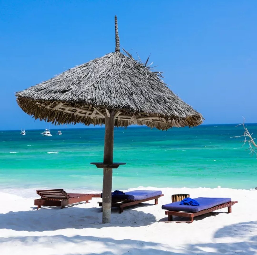 Zanzibar it's a sight not to be missed.
................................................
#africansunrisetravel #zanzibar #tanzania #travel #vacation #exploringnature #spiceisland #beachholiday #sandbeach 
WhatsApp 📲: +255757286533