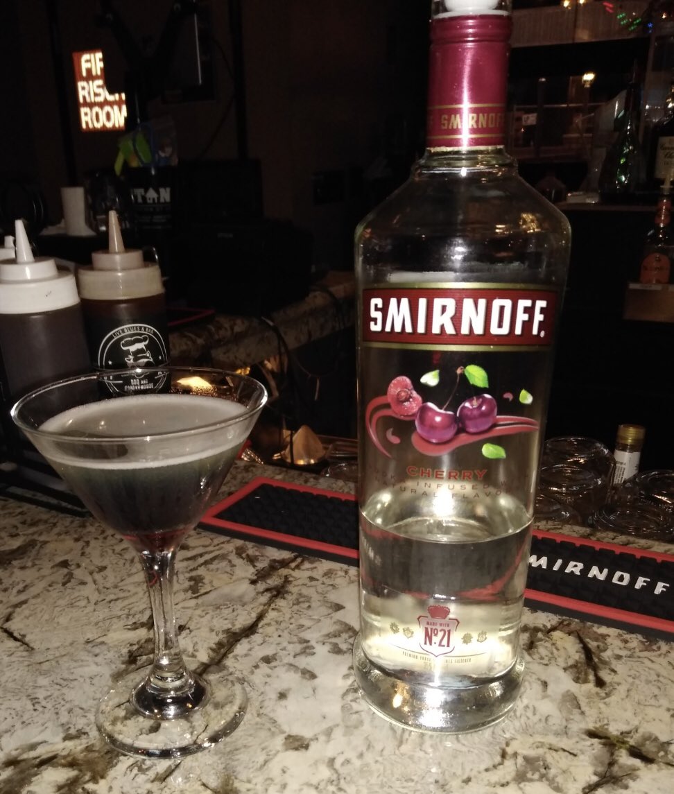 Sunday Funday!! Who says it’s to early for a martini?#diageorep #smirnoff #SundayBrunch