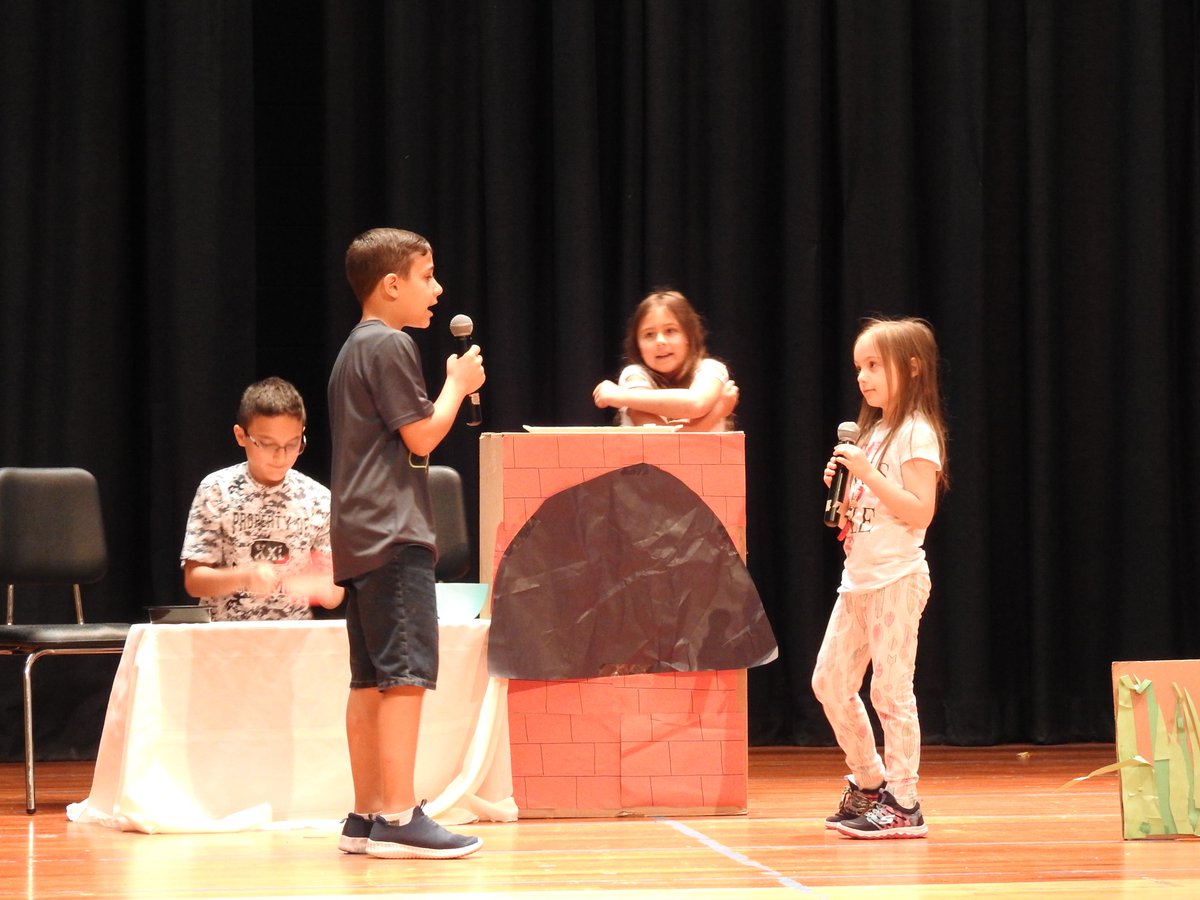 CommackSchools's tweet photo. The Drama Kids put on a performance as their final act at the Commack's #SCOPE summer program #ThreeBears #GingerbreadMan #MackSummer https://t.co/adf0iMKuHS
