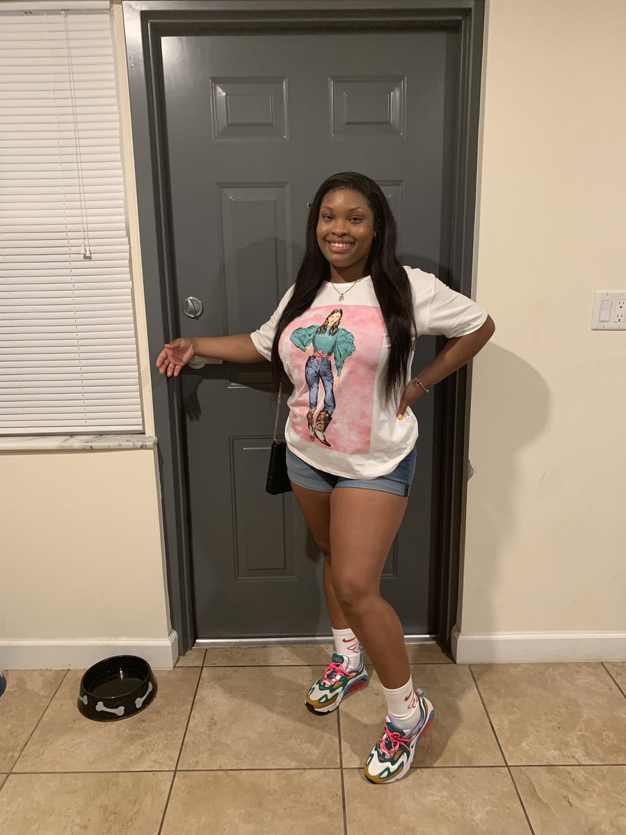 SincerelyBre_'s tweet photo. #SlushHouseReloaded 😌 https://t.co/pf68PWRR5y