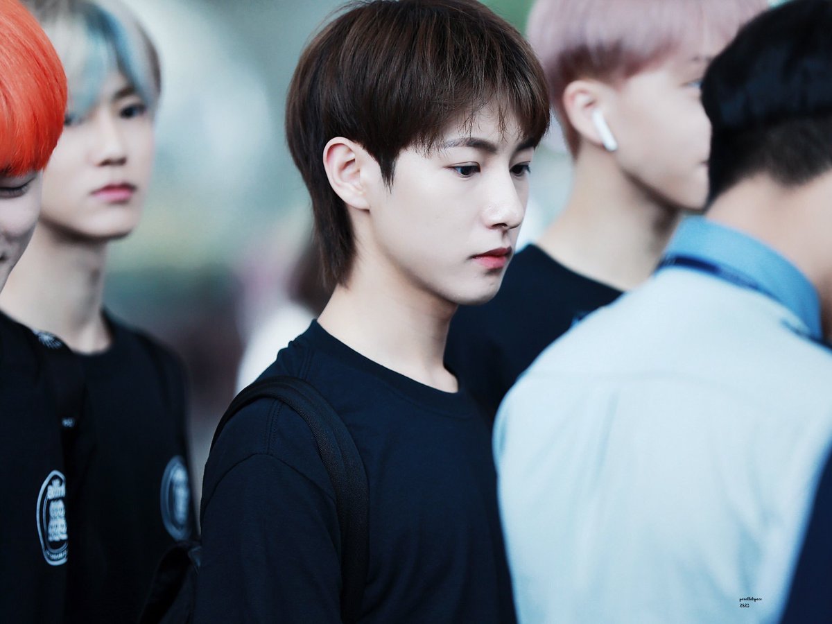 lyus55's tweet photo. don't touch mullet of Renjun!!111!!!!! He is so attractive with it  
#dont_cut_mullet #renjunprotectionsquad #RENJUN #NCTDREAM https://t.co/55JgK6bnI7