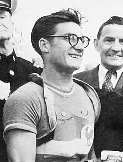 manzo2313co's tweet photo. En 1952 el francés José Beyaert ganó la vuelta a Colombia. @Eganbernal en el 2019 gana el @LeTour  @TeamINEOS @mario_sabato   #TDFxESPN https://t.co/Pbpzqf7FK4