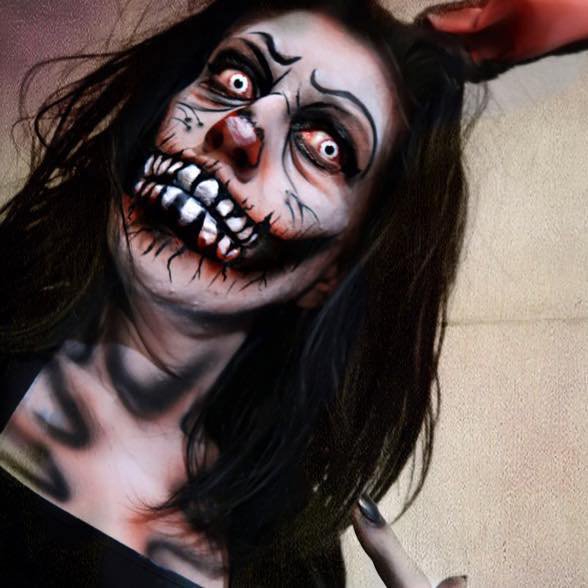 PromoteHorror's tweet image. We want to see your scary faces...

PROMOTEHORROR.COM SFX HORROR MAKEUP CONTEST promotehorror.com/2019/06/24/pro…