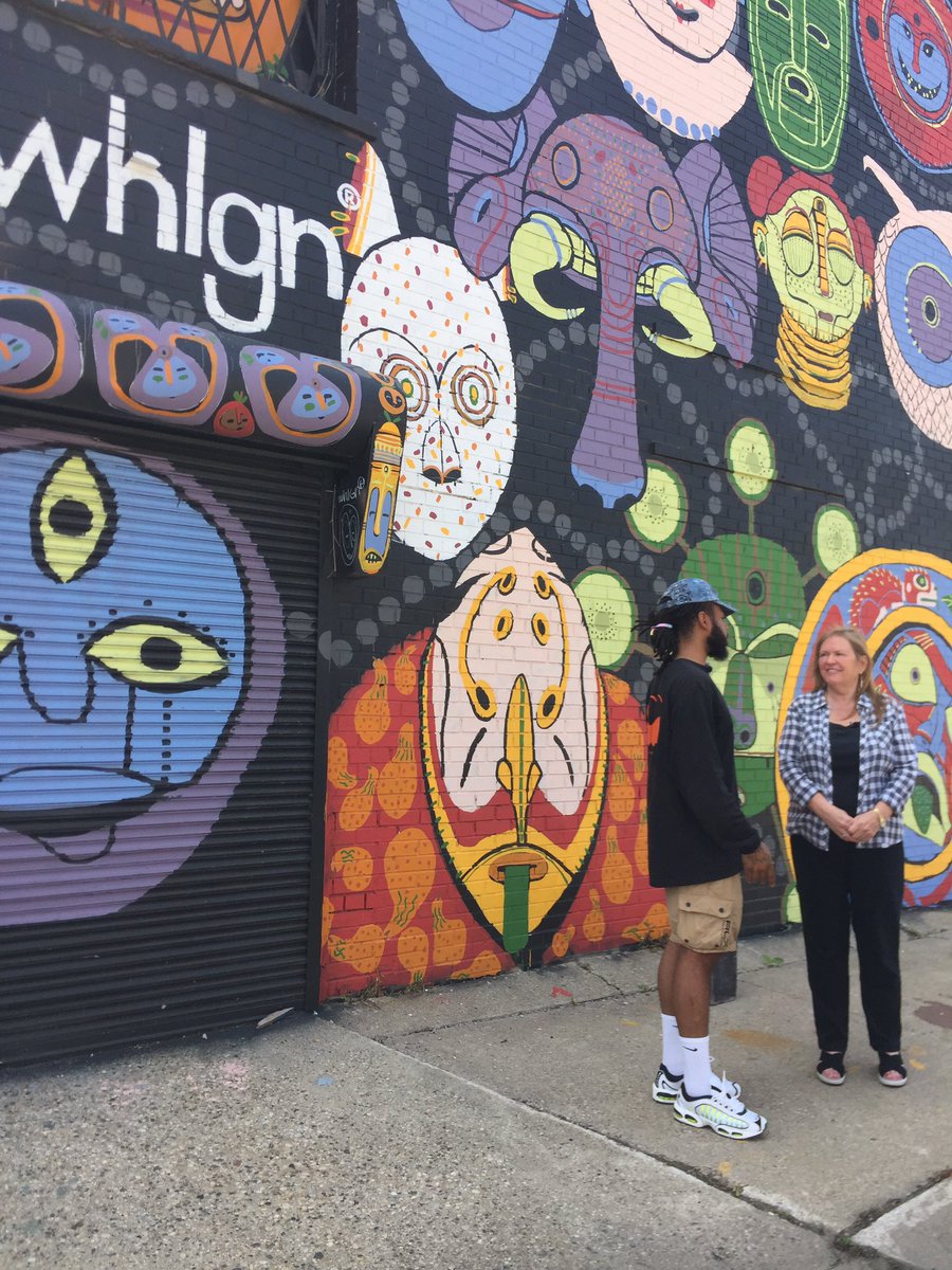 janeosanders's tweet photo. Talking with @theWhlgn in front of his beautiful mural at the historic Detroit @EasternMarket. Young creatives are revitalizing the cityโs vibrant arts & culture scene. #detroitart https://t.co/sKbSaSCaSf