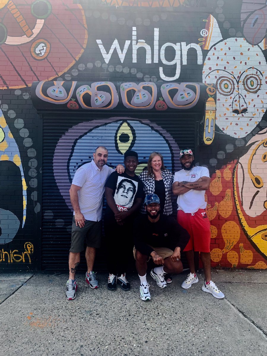 janeosanders's tweet photo. Talking with @theWhlgn in front of his beautiful mural at the historic Detroit @EasternMarket. Young creatives are revitalizing the cityโs vibrant arts & culture scene. #detroitart https://t.co/sKbSaSCaSf