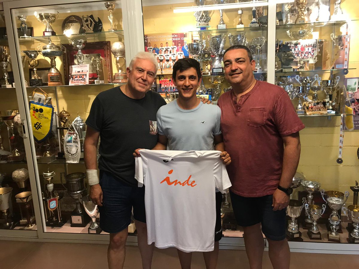 futsalolleria's tweet photo. Acabamos la semana con un gran fichaje! 
✍🏻🤝💪🏻 José Soler Cifuentes "Xurri" @xurri_21 refuerzo de lujo!

Jugador con mucha pegada en ambas piernas, desequilibrante, inteligente, intenso y que marca diferencias.
Capaz de solucionar un partido! 
nos ayudará Seguro a estar arriba! https://t.co/0z4JSgDQXt