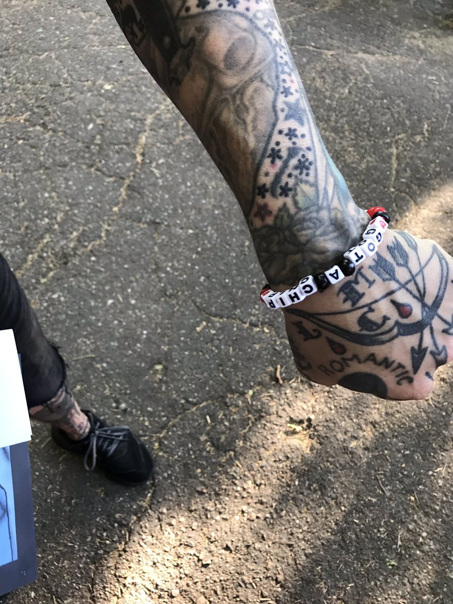 xgraveyardlove's tweet photo. ahhh !! i still cant believe this is real 🥺 thanks rat man KKSKFKSK
((i made the ship bracelet lmao)) https://t.co/eZnPtEXVk9