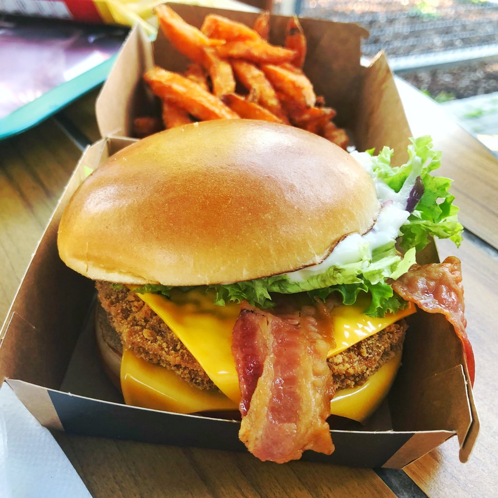 Jornemac's tweet photo. @McDonalds med ny vri på #vegetar-konseptet: Homestyle BBQ vegetar med #bacon .
#littvarmtkanskje https://t.co/95gCCiOBOO