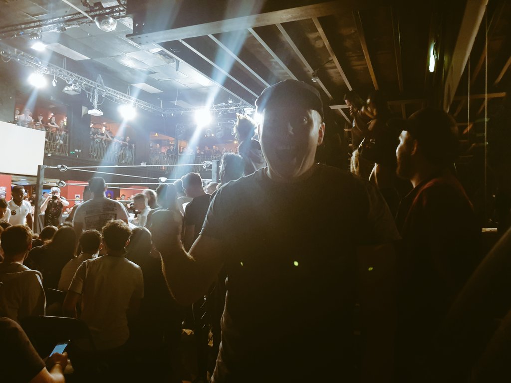 imsomunny's tweet image. Just watched @tachimukau_irie launch @TheOJMO to the bloody moon via the third row.

It's been a great day. Thanks @ThisIs_Progress.

#NPS6 #Chapter93 #CheerUpJuice