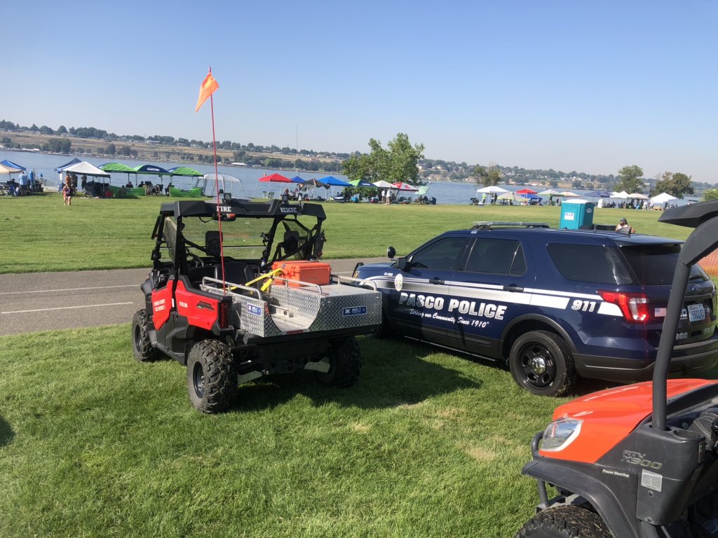 PascoPoliceDept's tweet photo. Are you ready for the @Water_Follies finals?! We are and will be here all day! @FranklinFire3 @PascoWAFire @Pasco_WA #ItsAGreatDayForRaces #FindSomeShade #Hydrate https://t.co/IeescxmlqT