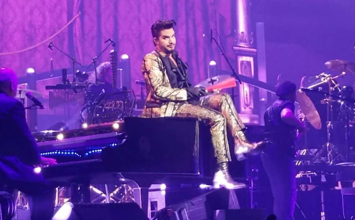 OoftaBop's tweet photo. ✨💜✨ Killer Queen Detroit 7/27 Queen via @milkywayfairy @adamlambert #TheRhapsodyTour #QALDetroit https://t.co/e71duMIzIe https://t.co/u3K8NFeTXz