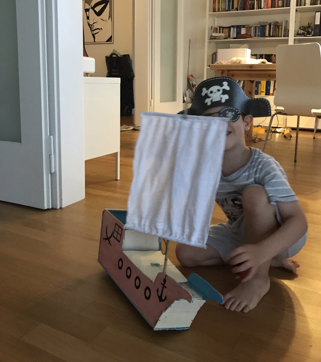 HHuesino's tweet photo. Nicht ganz fertig aber
#CaptainLo ist See bereit 🏴☠️🏴☠️ https://t.co/yiFzQHtL2E